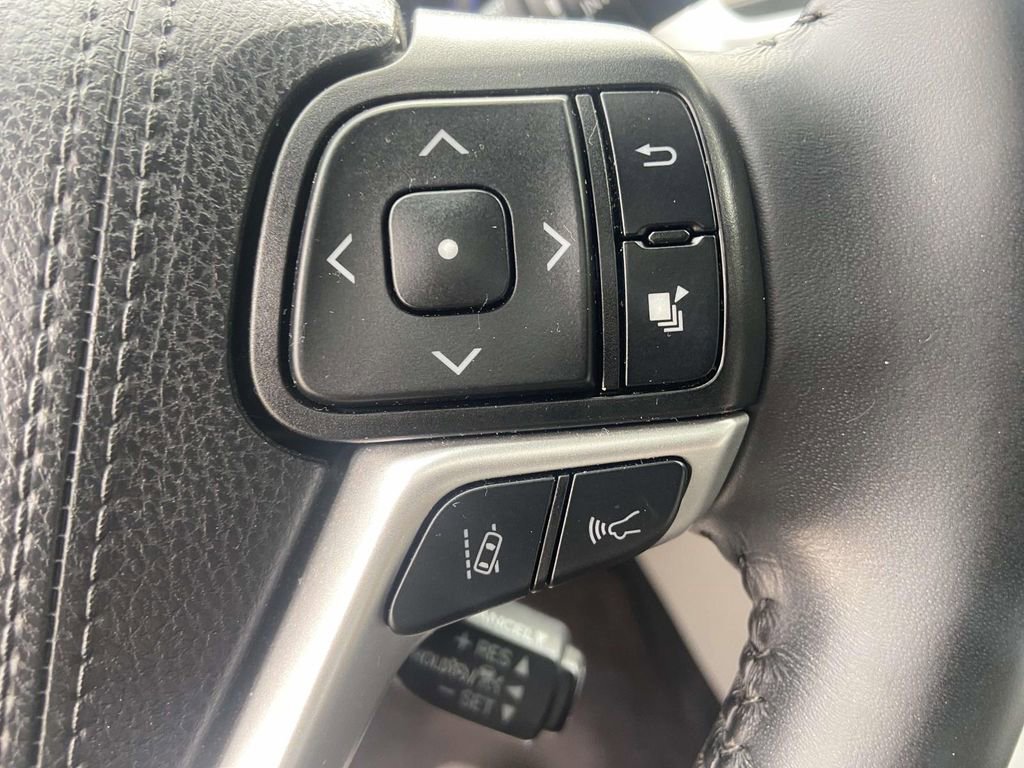 Used 2019 Toyota Highlander XLE image 35