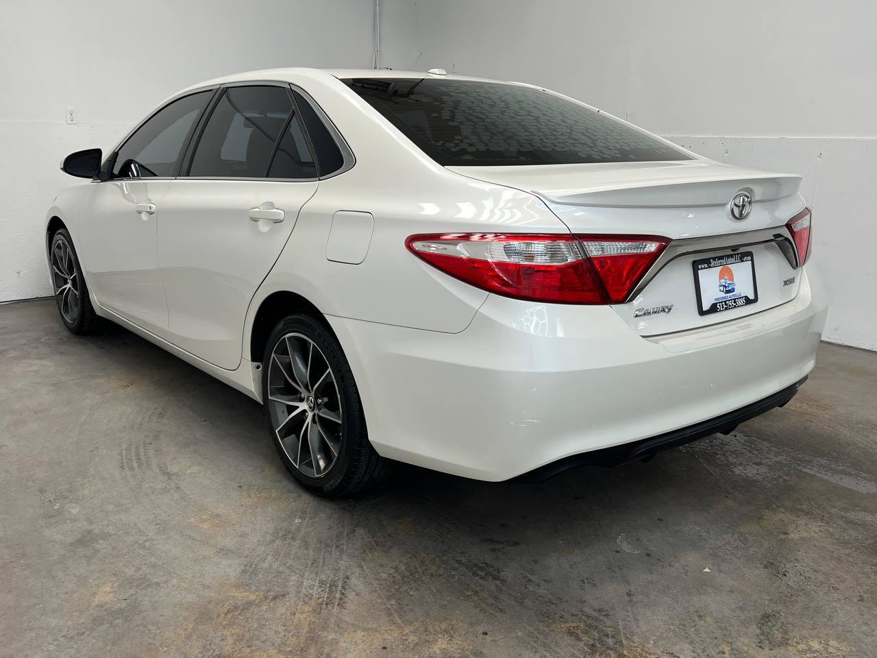 Used 2015 Toyota Camry XSE w/ Moonroof Package FWD image 6