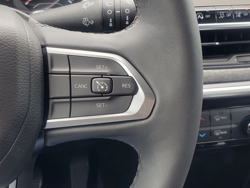 Used 2023 Jeep Compass Latitude AWD/4WD image 14