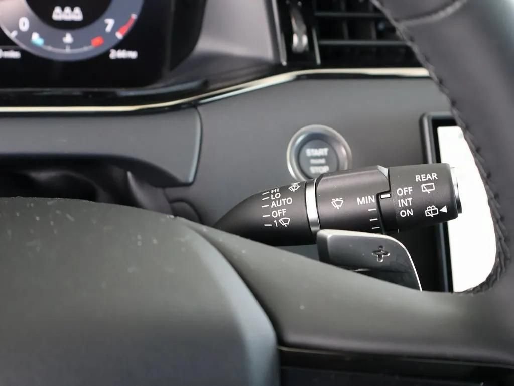 Certified 2026 Land Rover Range Rover Evoque Dynamic SE AWD/4WD image 26