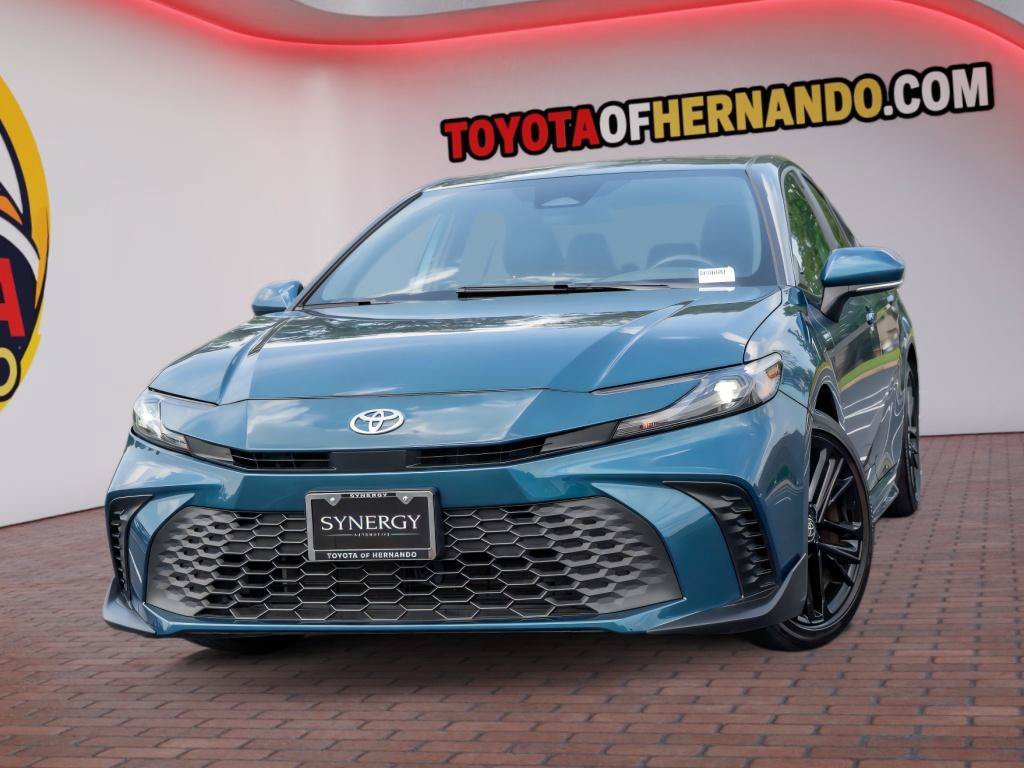 Used 2025 Toyota Camry SE FWD image 1