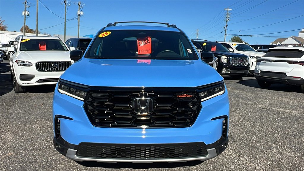 Used 2025 Honda Pilot TrailSport image 2