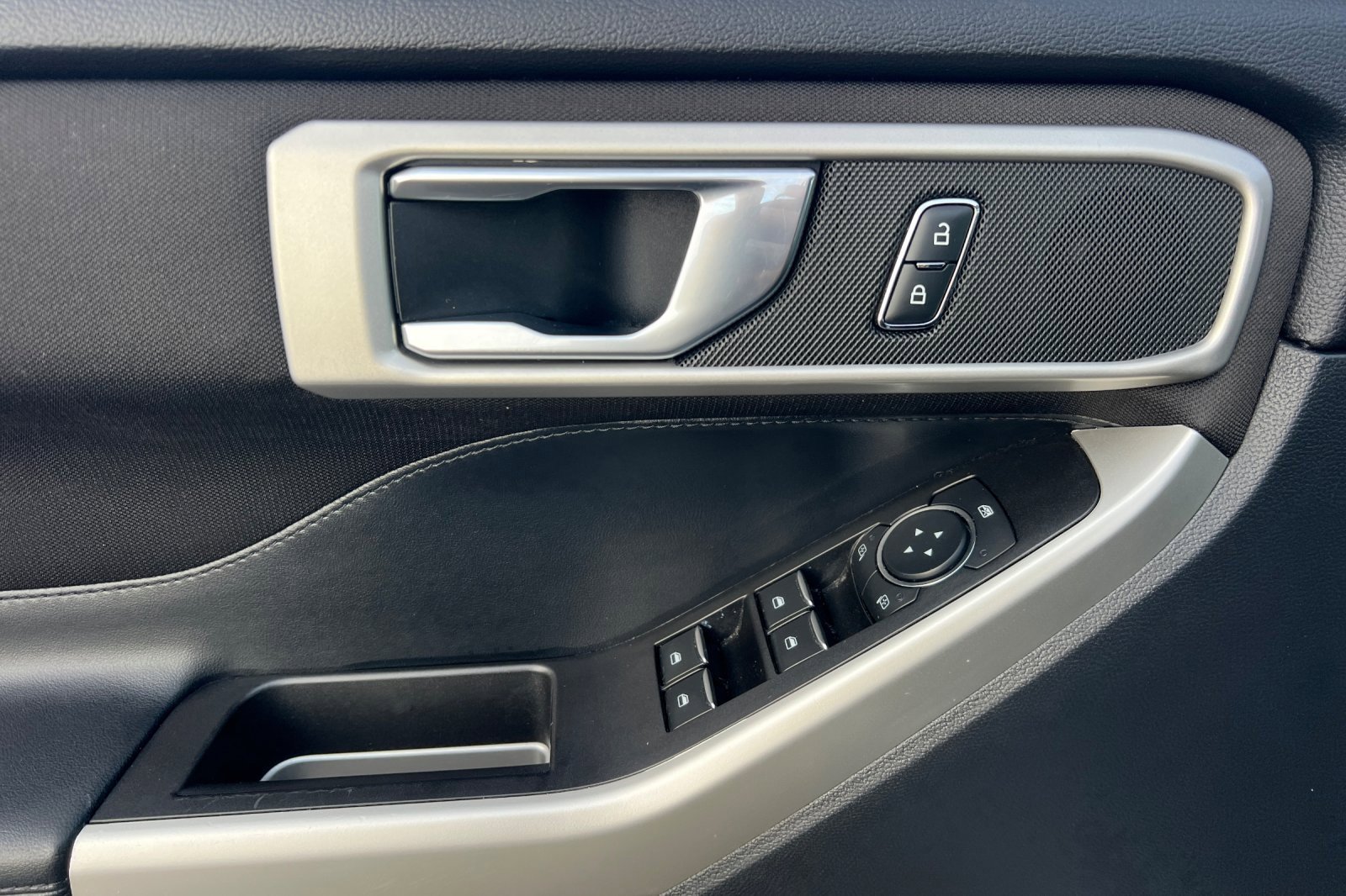 Used 2020 Ford Explorer XLT w/ Class III Trailer Tow Package image 8