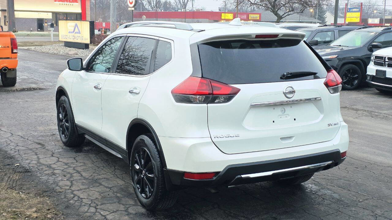 Used 2017 Nissan Rogue SV image 4