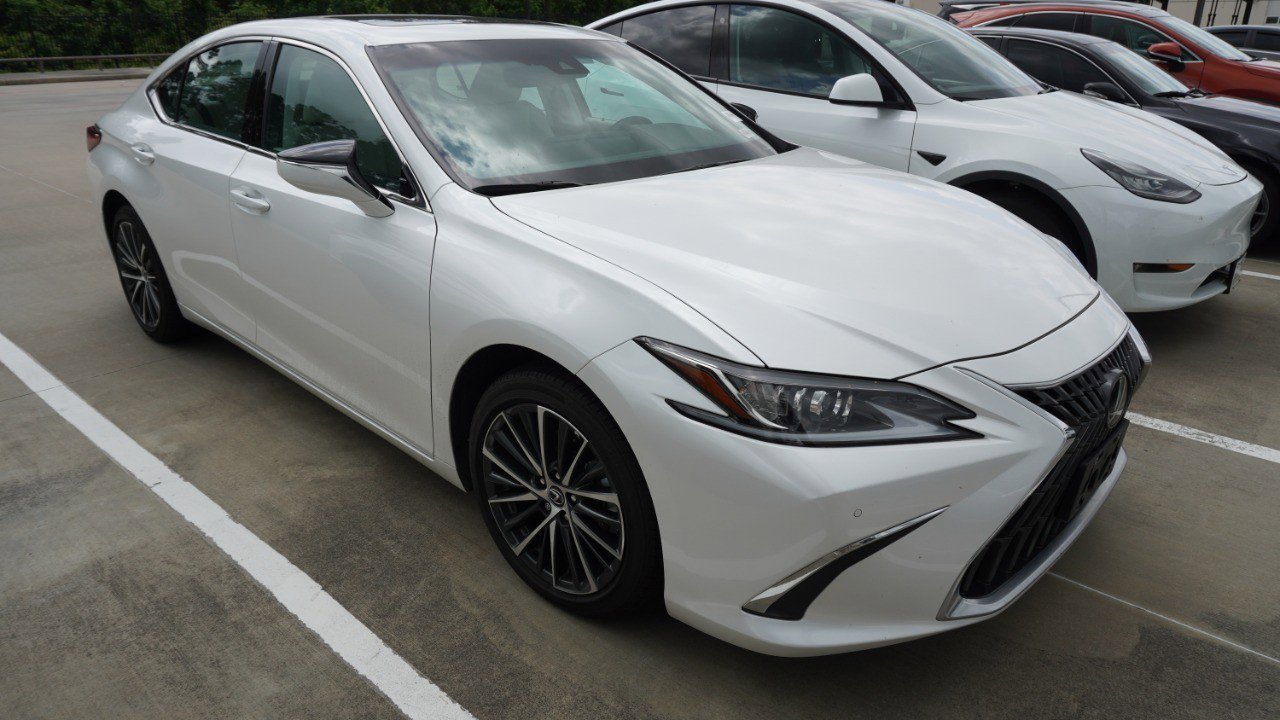 Used 2025 Lexus ES 350 w/ Premium Package FWD image 4