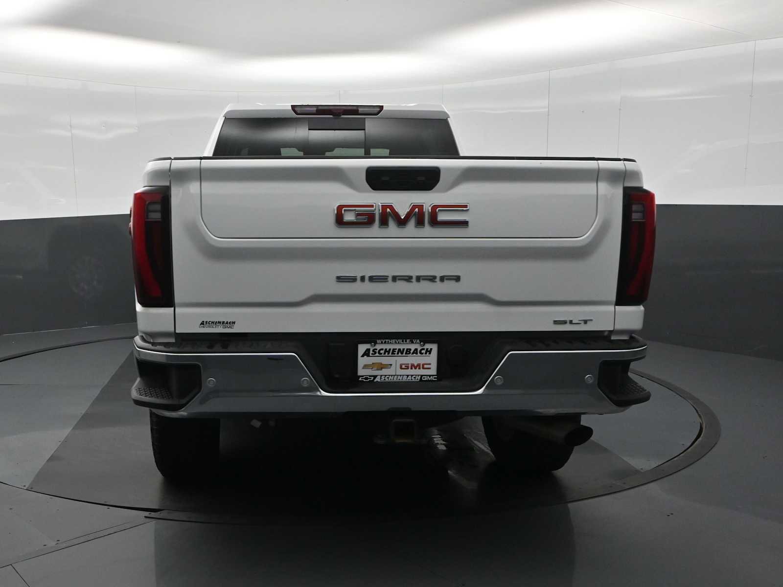 Used 2024 GMC Sierra 2500 SLT w/ SLT Premium Package image 8