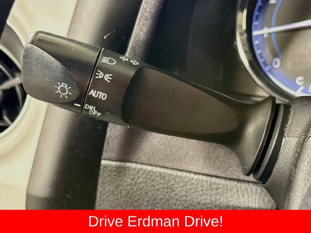 Used 2018 Toyota Corolla LE FWD image 15