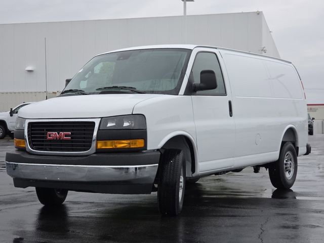 New 2026 GMC Savana 3500 RWD image 9