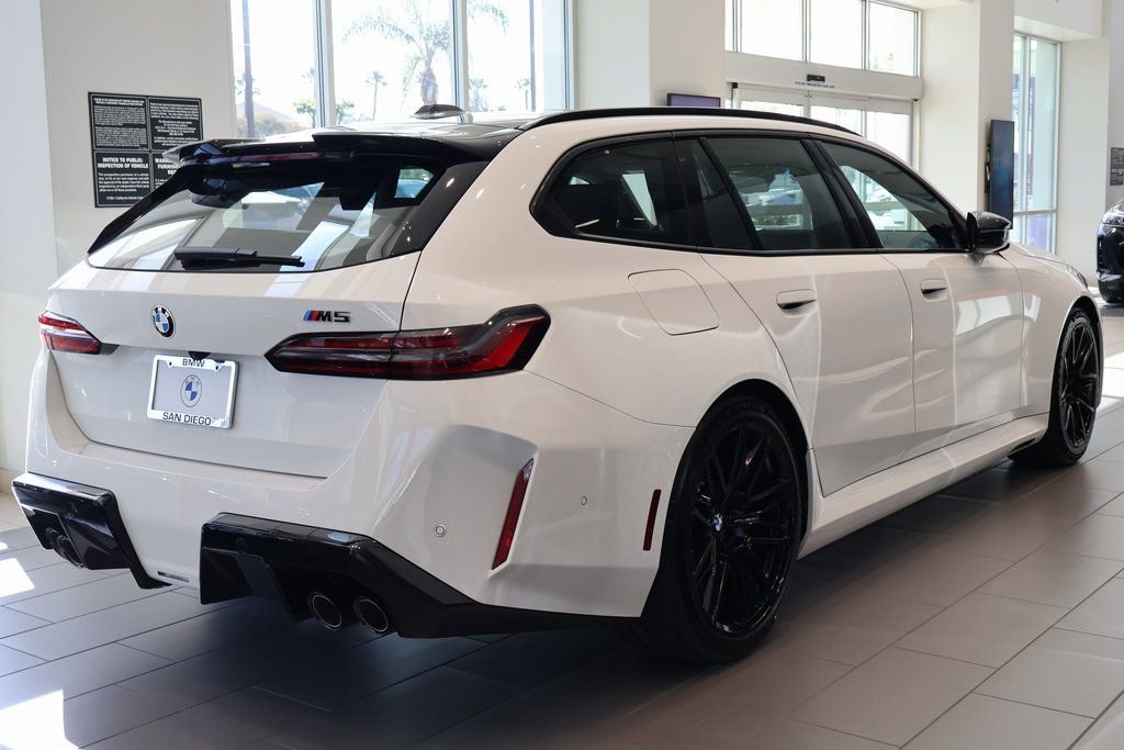 New 2026 BMW M5 Touring AWD/4WD image 2