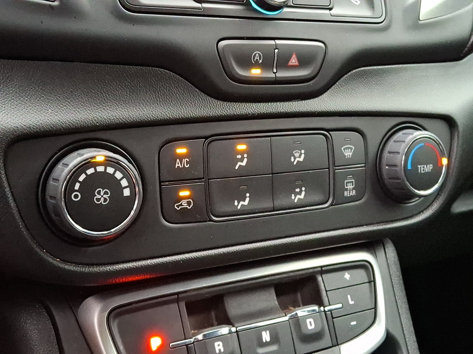 Certified 2024 GMC Terrain SLE FWD image 17