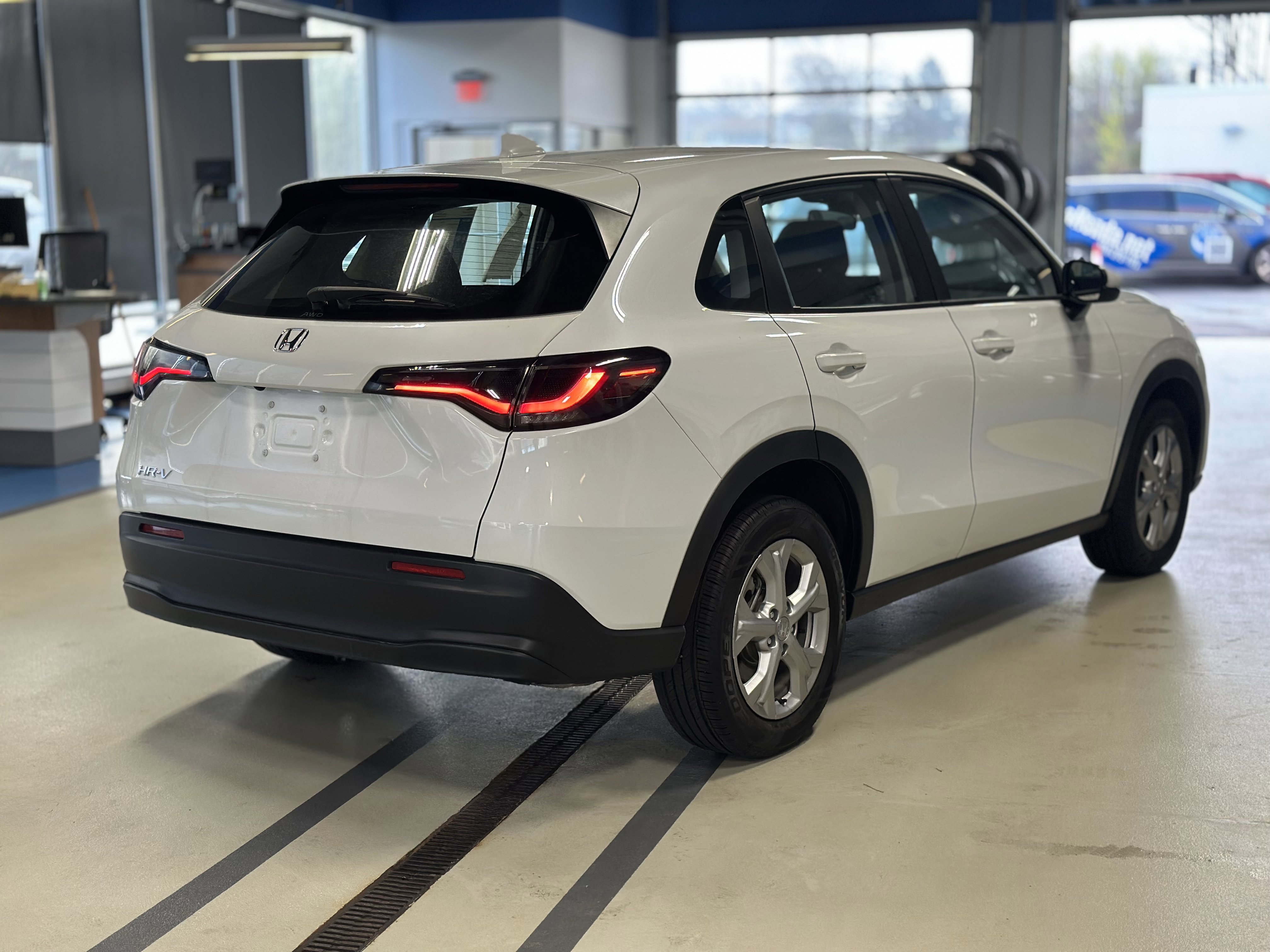Used 2023 Honda HR-V LX image 4