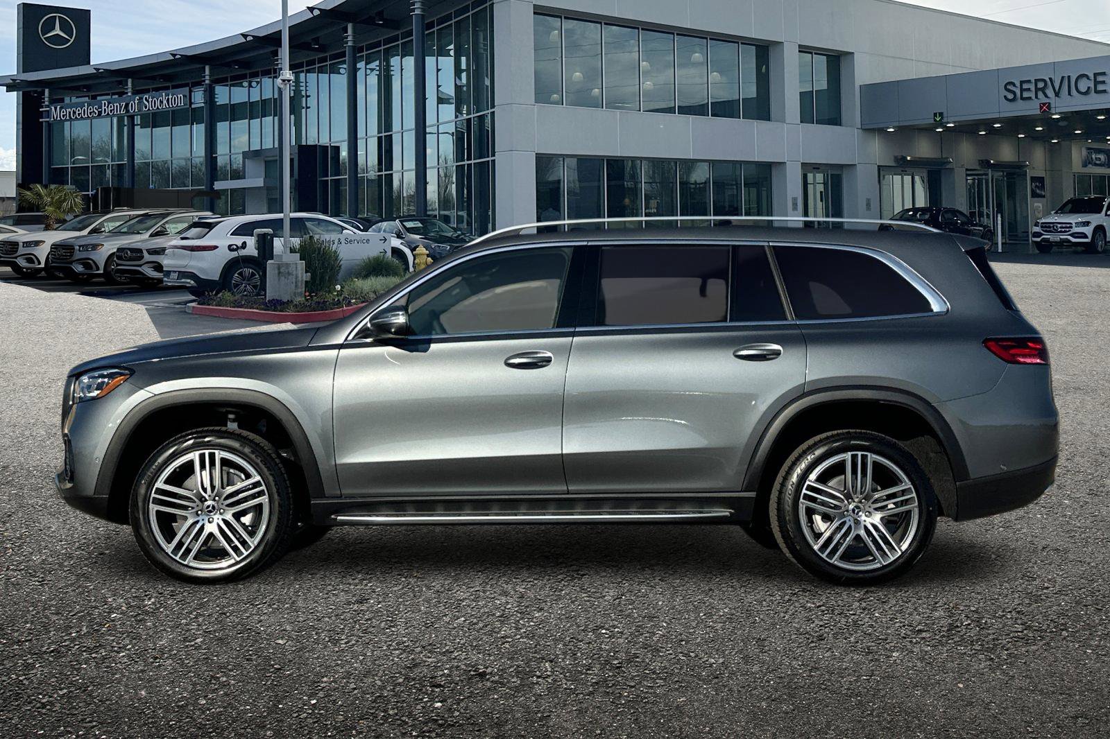 New 2026 Mercedes-Benz GLS 450 4MATIC image 7