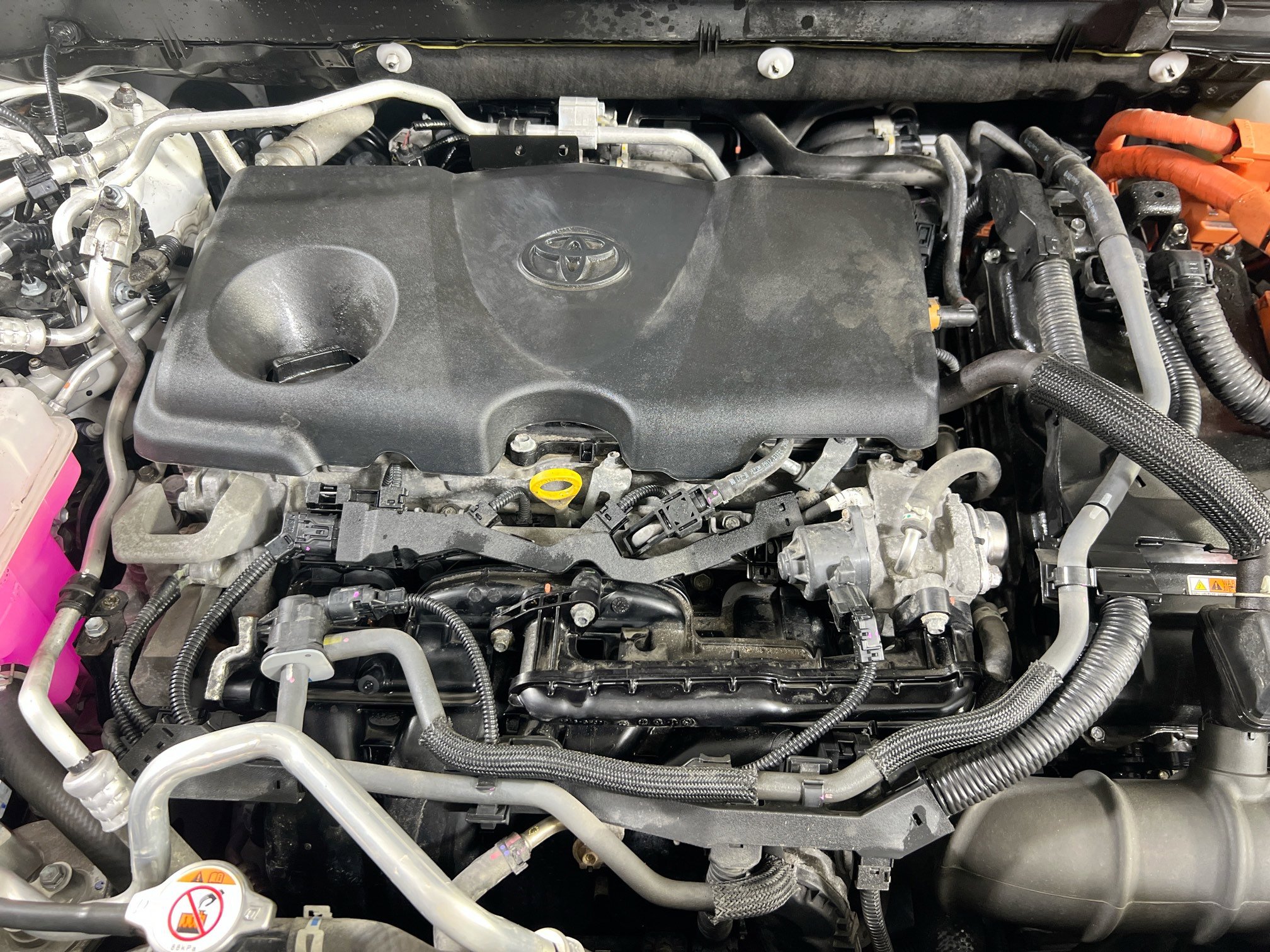 Used 2023 Toyota RAV4 SE w/ Weather & Moonroof Package image 29