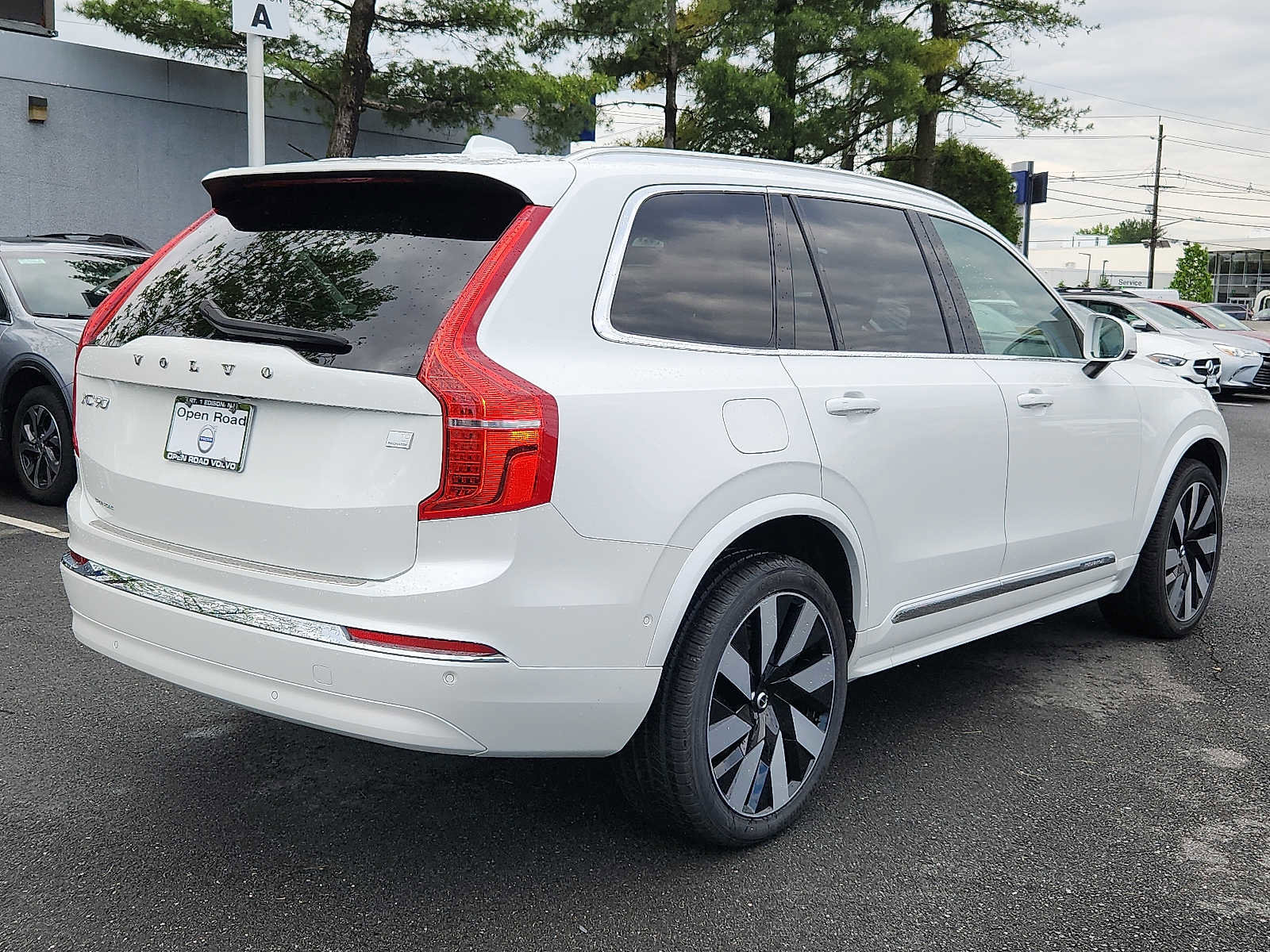 Certified 2024 Volvo XC90 T8 Plus w/ Protection Package Premier AWD/4WD image 6