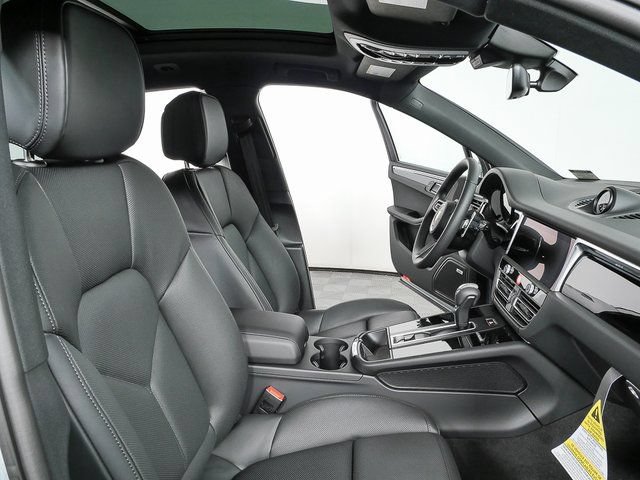 Certified 2026 Porsche Macan AWD/4WD image 23
