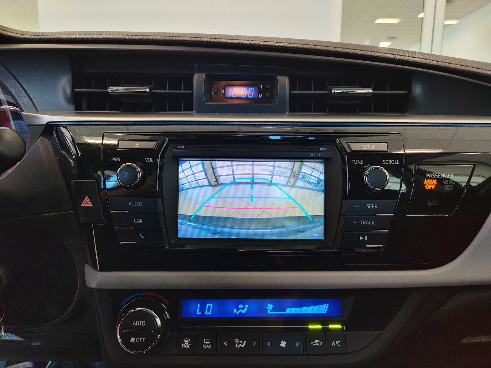 Used 2014 Toyota Corolla LE FWD image 14