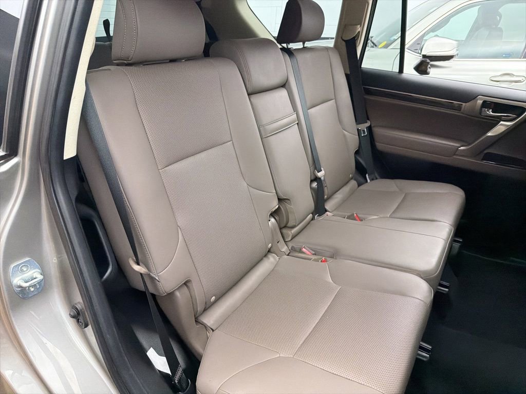 Used 2020 Lexus GX 460 Premium w/ Premium Package image 29
