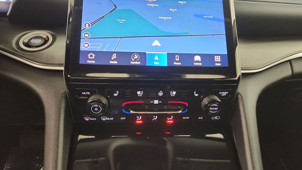 Used 2023 Jeep Grand Cherokee L Limited w/ Luxury Tech Group II image 16