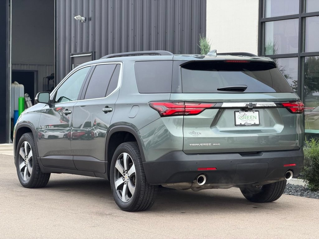 Used 2022 Chevrolet Traverse LT w/ LT Premium Package AWD/4WD image 3