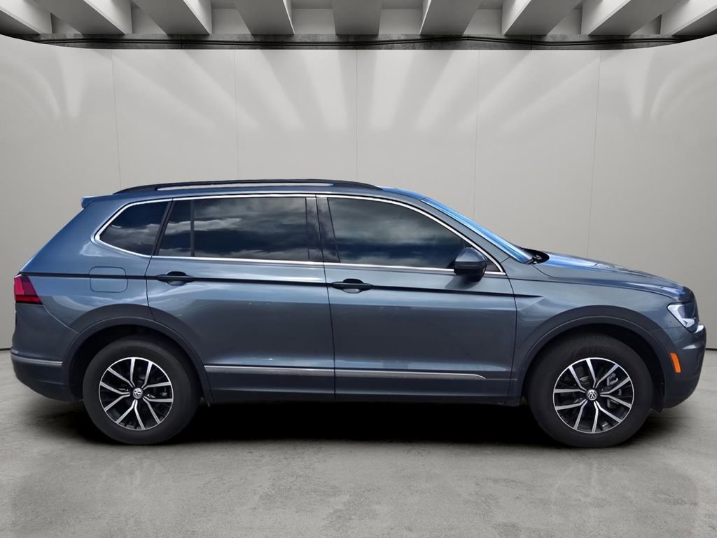 Used 2021 Volkswagen Tiguan SE w/ Panoramic Sunroof Package image 5