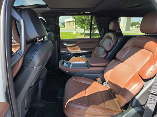 New 2025 Lincoln Navigator Reserve image 7