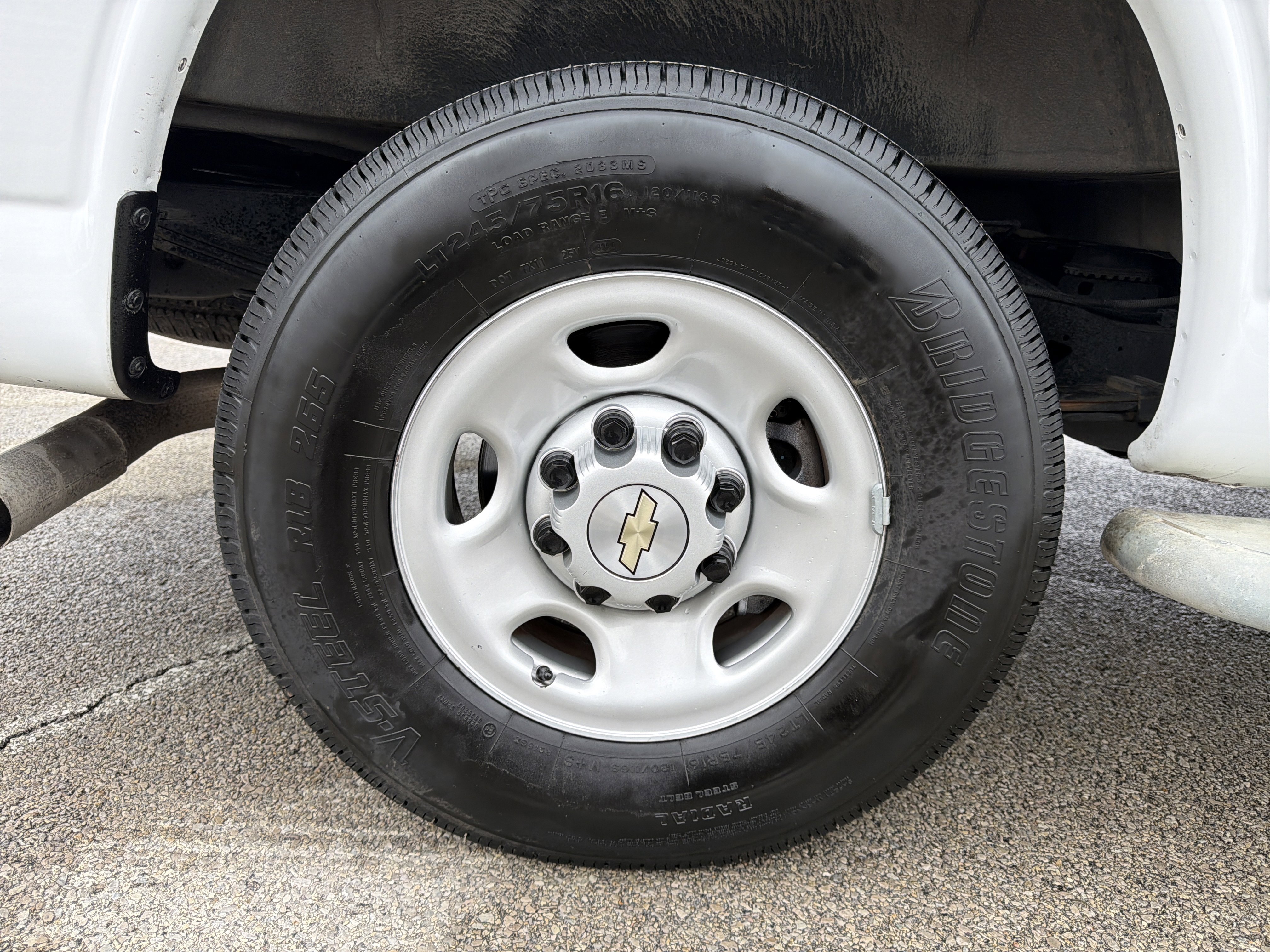Used 2024 Chevrolet Express 2500 w/ Driver Convenience Package image 9