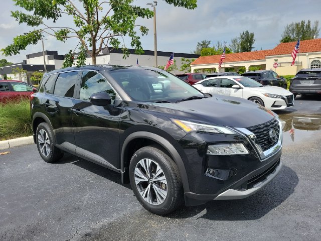 Used 2023 Nissan Rogue SV FWD image 3