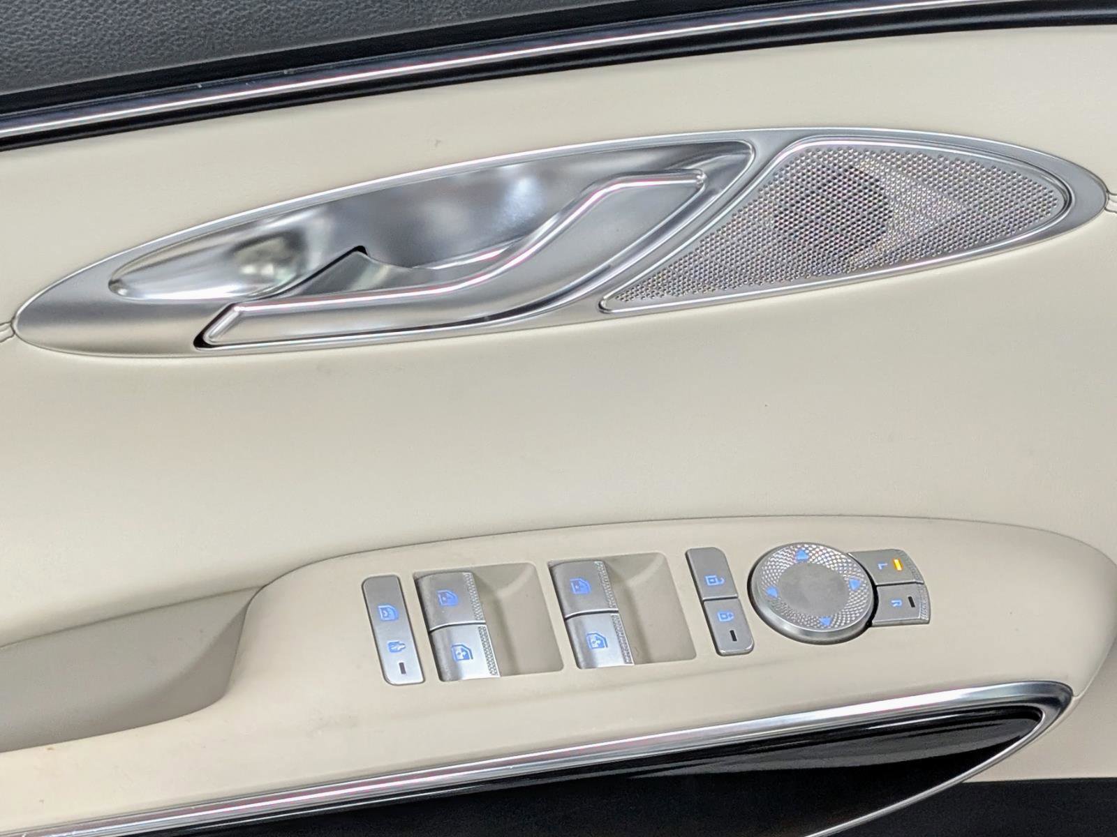 Used 2023 Genesis GV70 2.5T w/ Cargo Package image 14