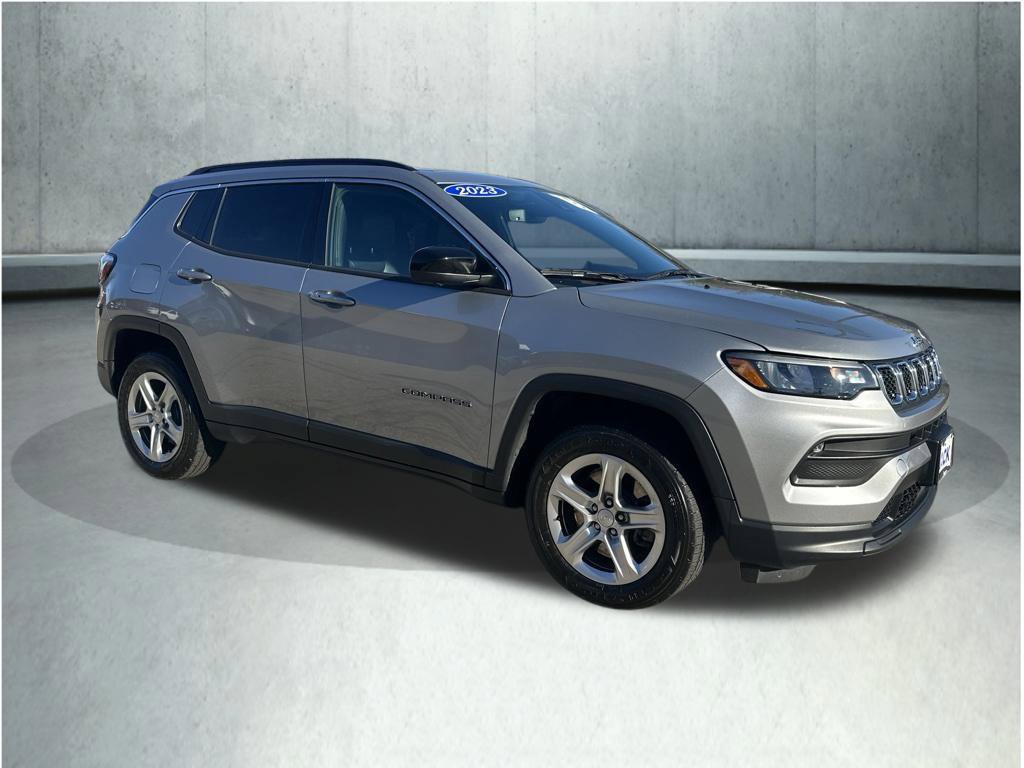 Used 2023 Jeep Compass Latitude w/ Sun and Sound Group AWD/4WD image 9