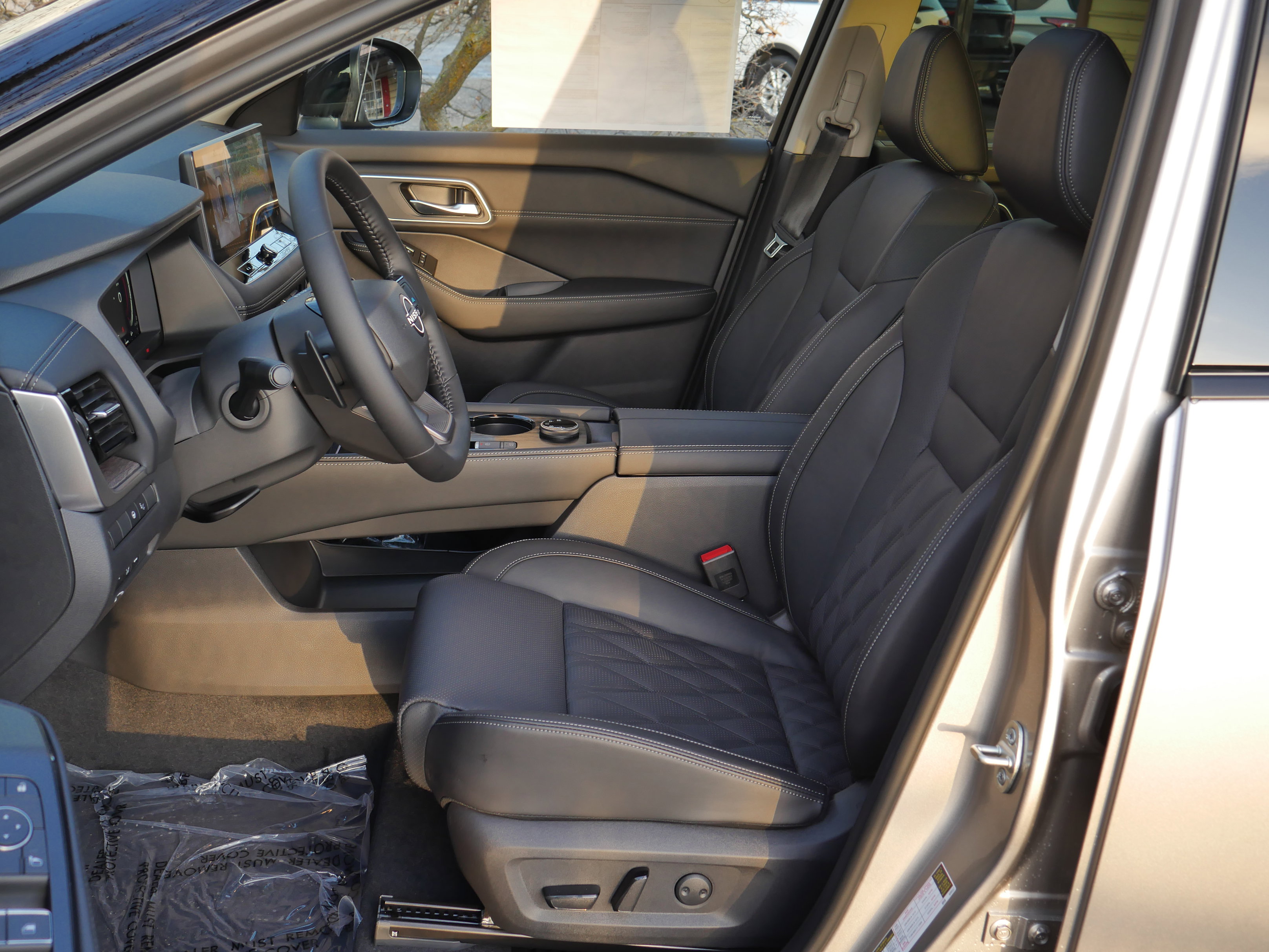 New 2026 Nissan Rogue Platinum w/ Platinum Premium Package image 3