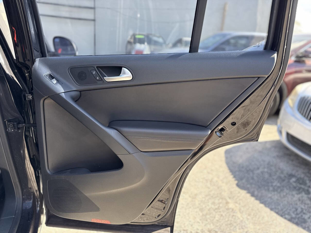 Used 2016 Volkswagen Tiguan S image 24