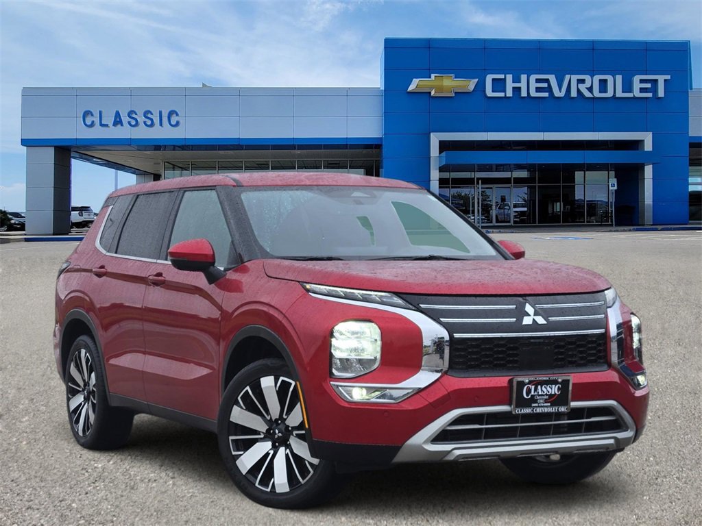 Used 2025 Mitsubishi Outlander SE