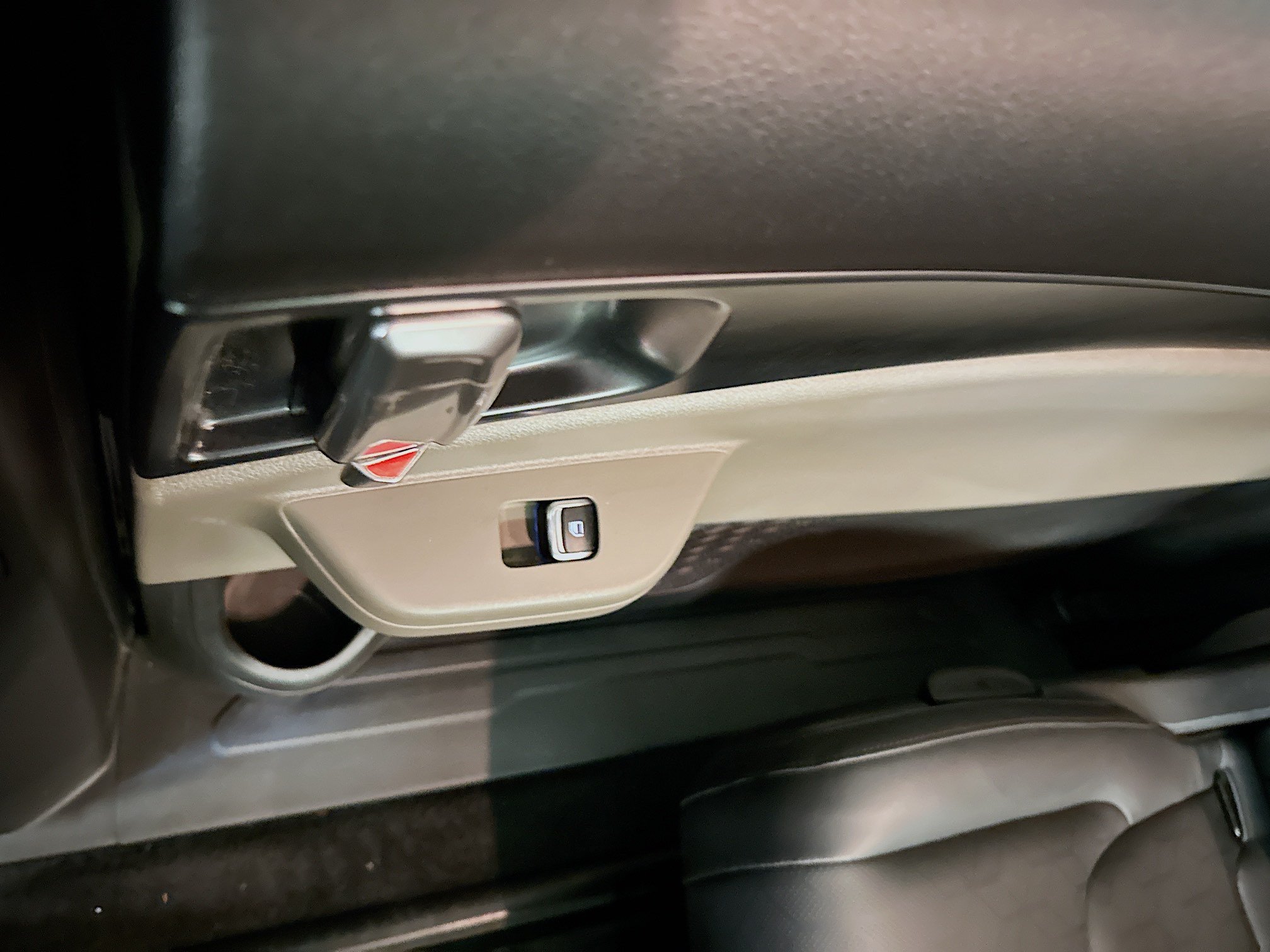 Used 2026 Kia Carnival FWD image 32