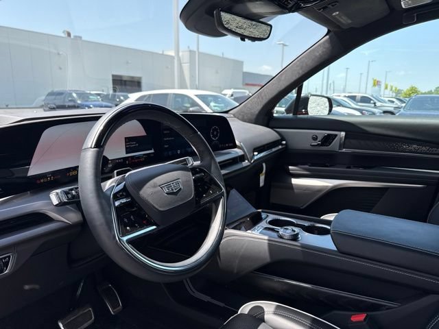 Used 2026 Cadillac Vistiq Platinum w/ LPO, Floor Liner Package AWD/4WD image 15