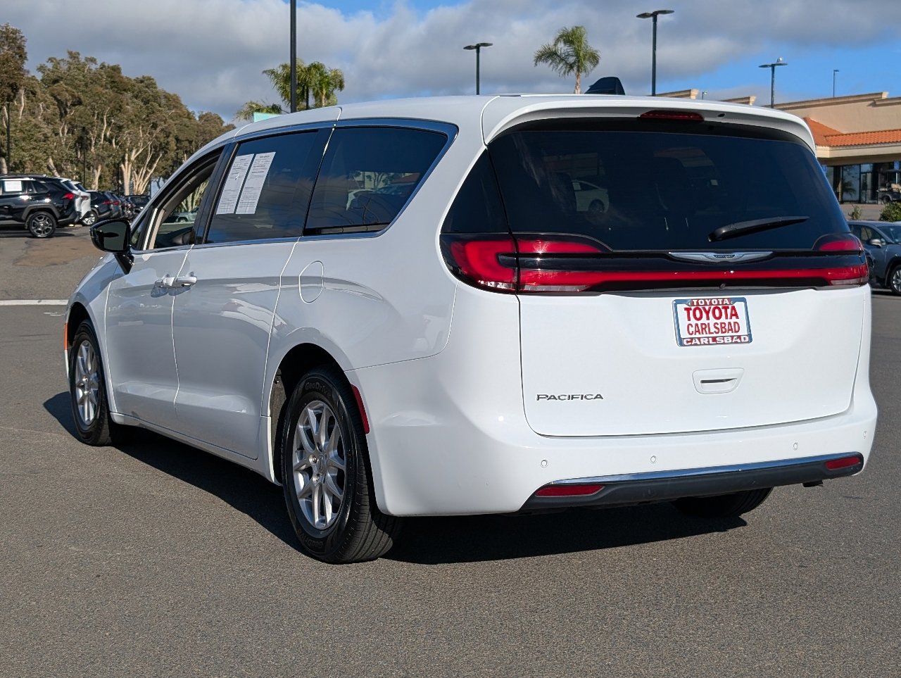 Used 2024 Chrysler Pacifica Touring-L image 12