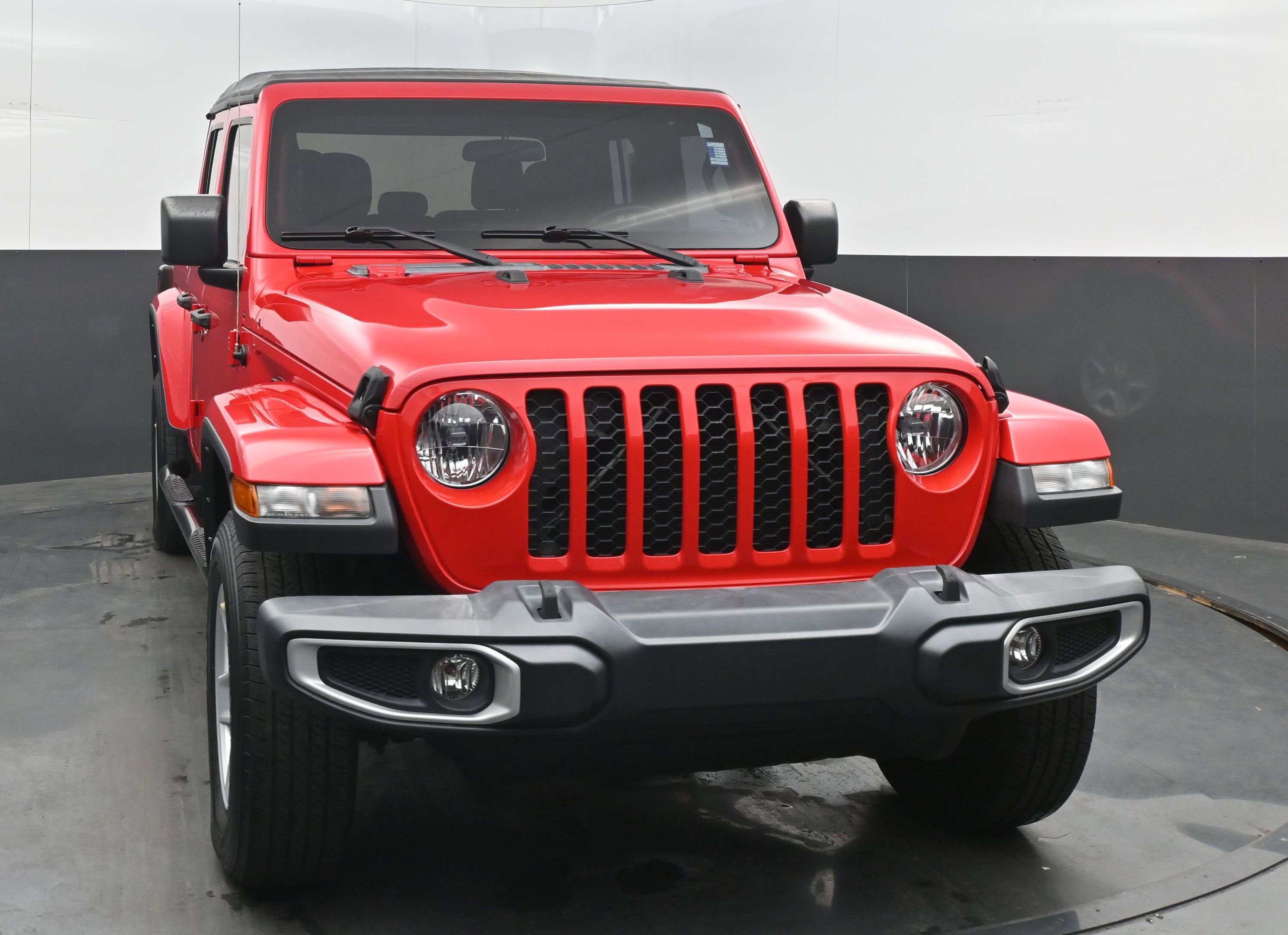 Used 2022 Jeep Gladiator Sport image 2