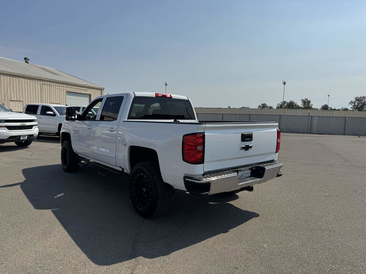 Used 2018 Chevrolet Silverado 1500 LT w/ Trailering Package AWD/4WD image 9