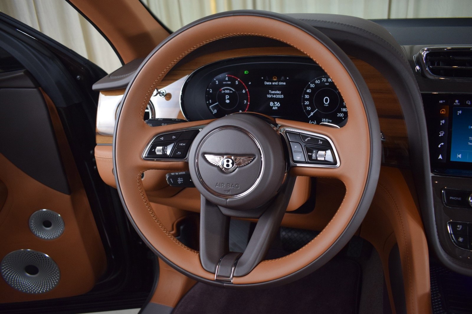 New 2025 Bentley Bentayga image 28