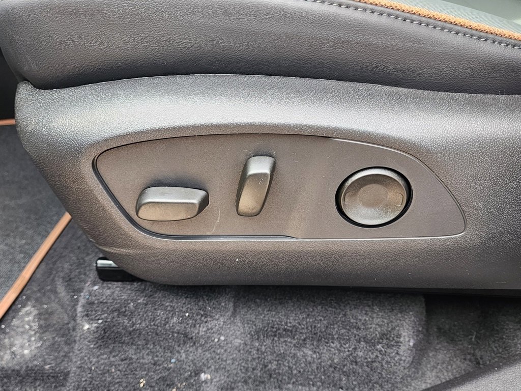 New 2026 GMC Acadia AT4 w/ Luxury Package image 17