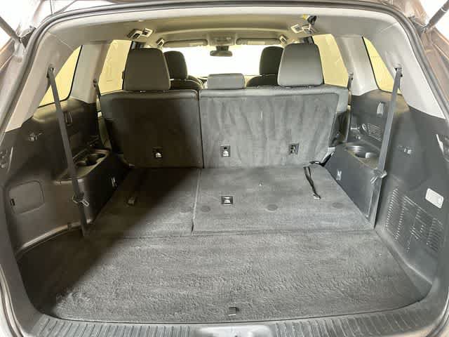 Used 2019 Toyota Highlander LE AWD/4WD image 24