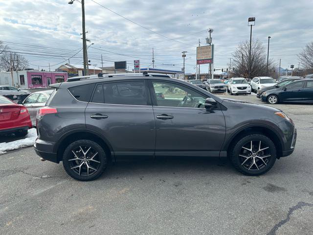 Used 2017 Toyota RAV4 SE AWD/4WD image 4