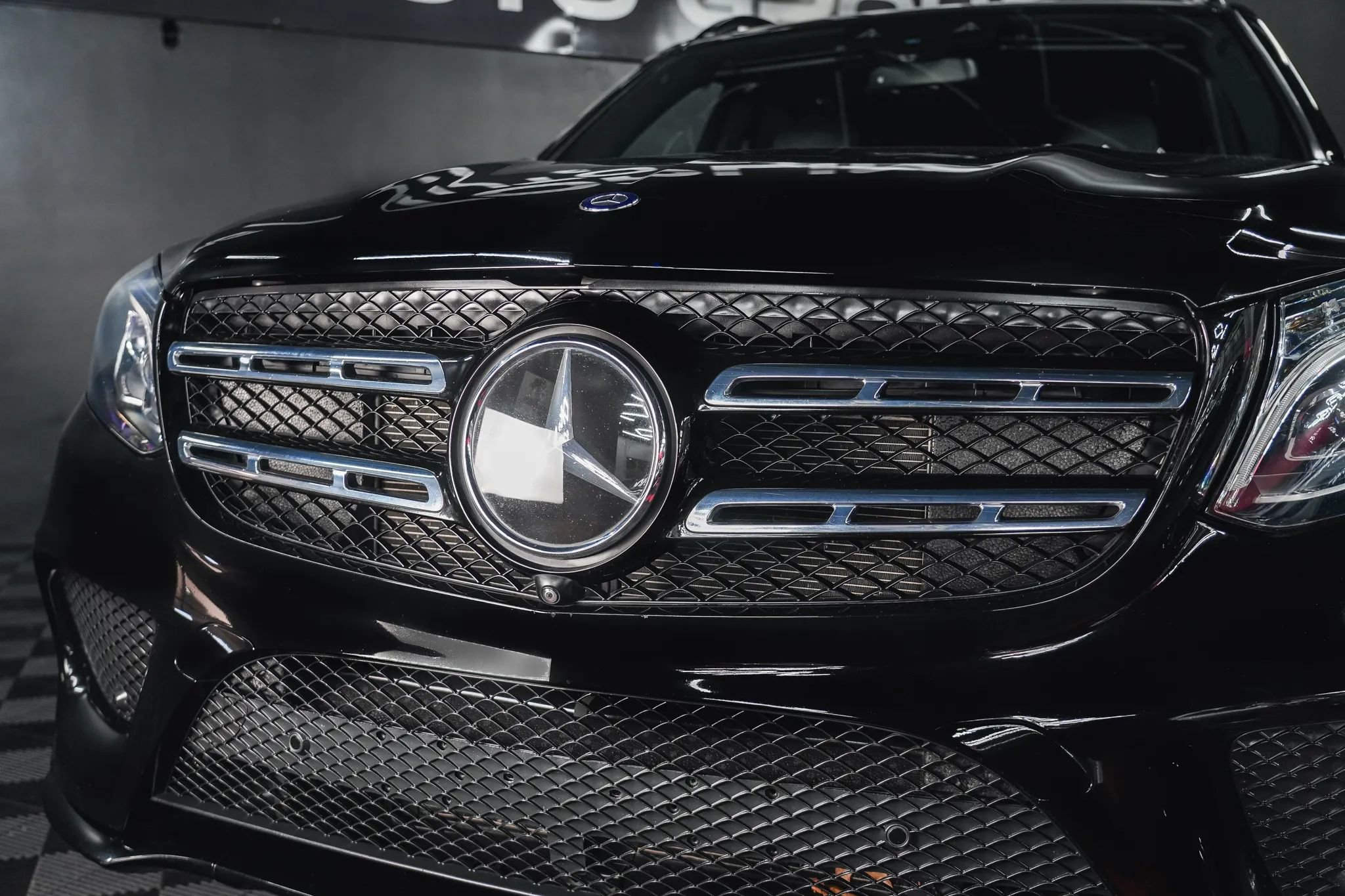 Used 2017 Mercedes-Benz GLS 550 GLS 550 Sport Utility 4D image 4