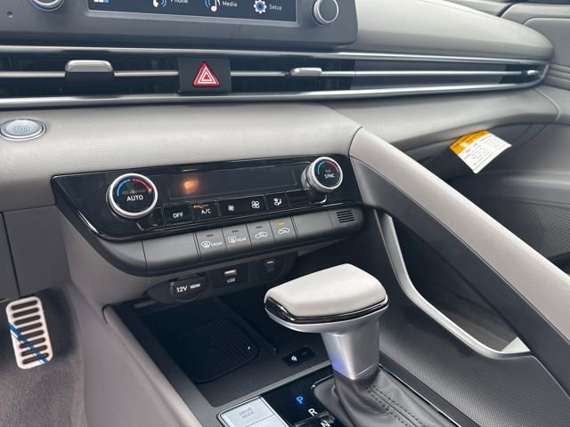 Certified 2025 Hyundai Elantra Sport image 17