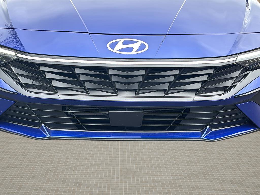 Certified 2025 Hyundai Elantra Limited image 9