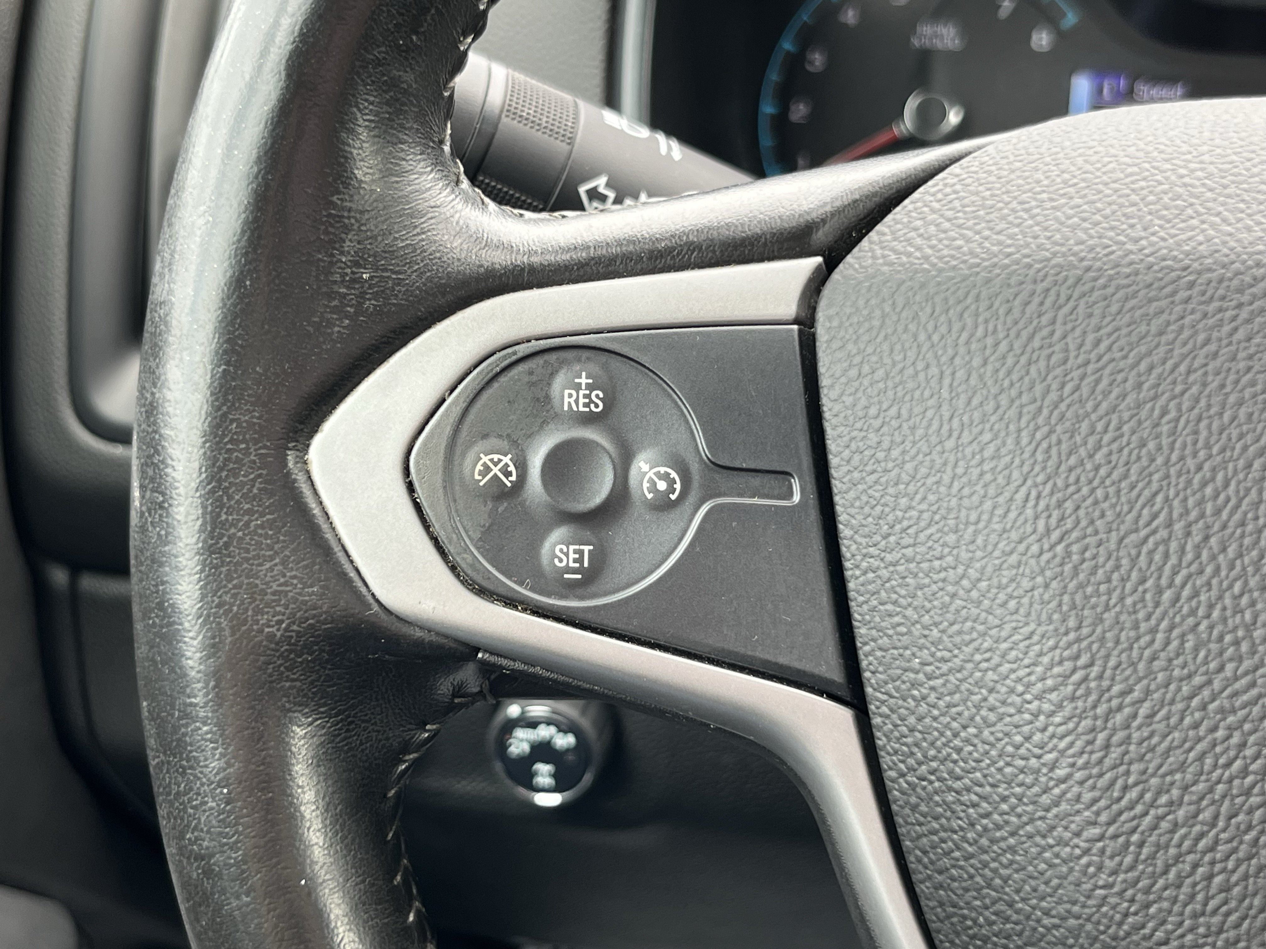 Used 2018 Chevrolet Colorado LT AWD/4WD image 25