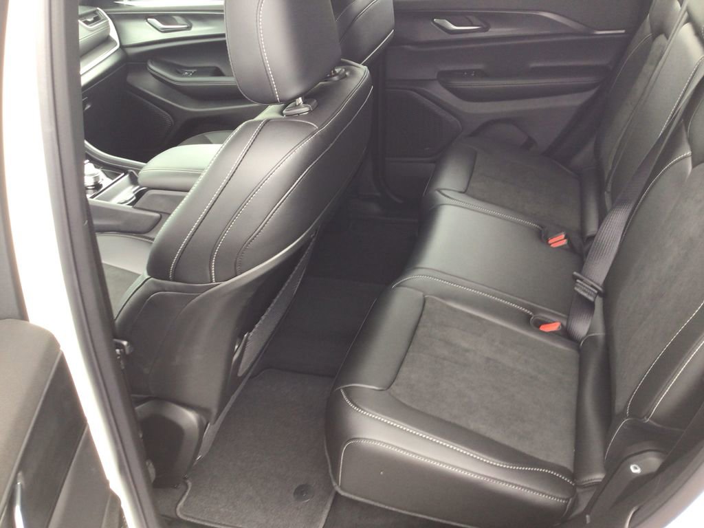 New 2025 Jeep Grand Cherokee 4WD image 10