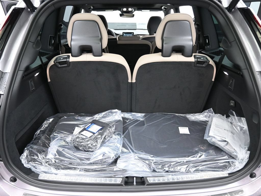 New 2026 Volvo XC90 B6 Plus w/ Protection Package Premier AWD/4WD image 18