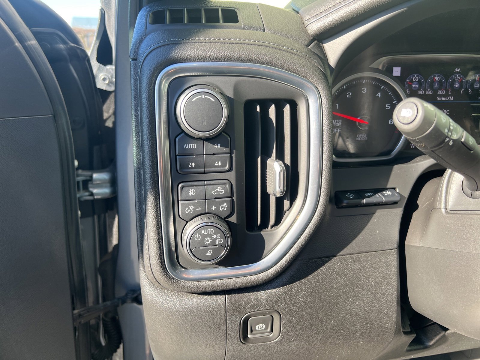Used 2019 Chevrolet Silverado 1500 High Country w/ Technology Package image 11