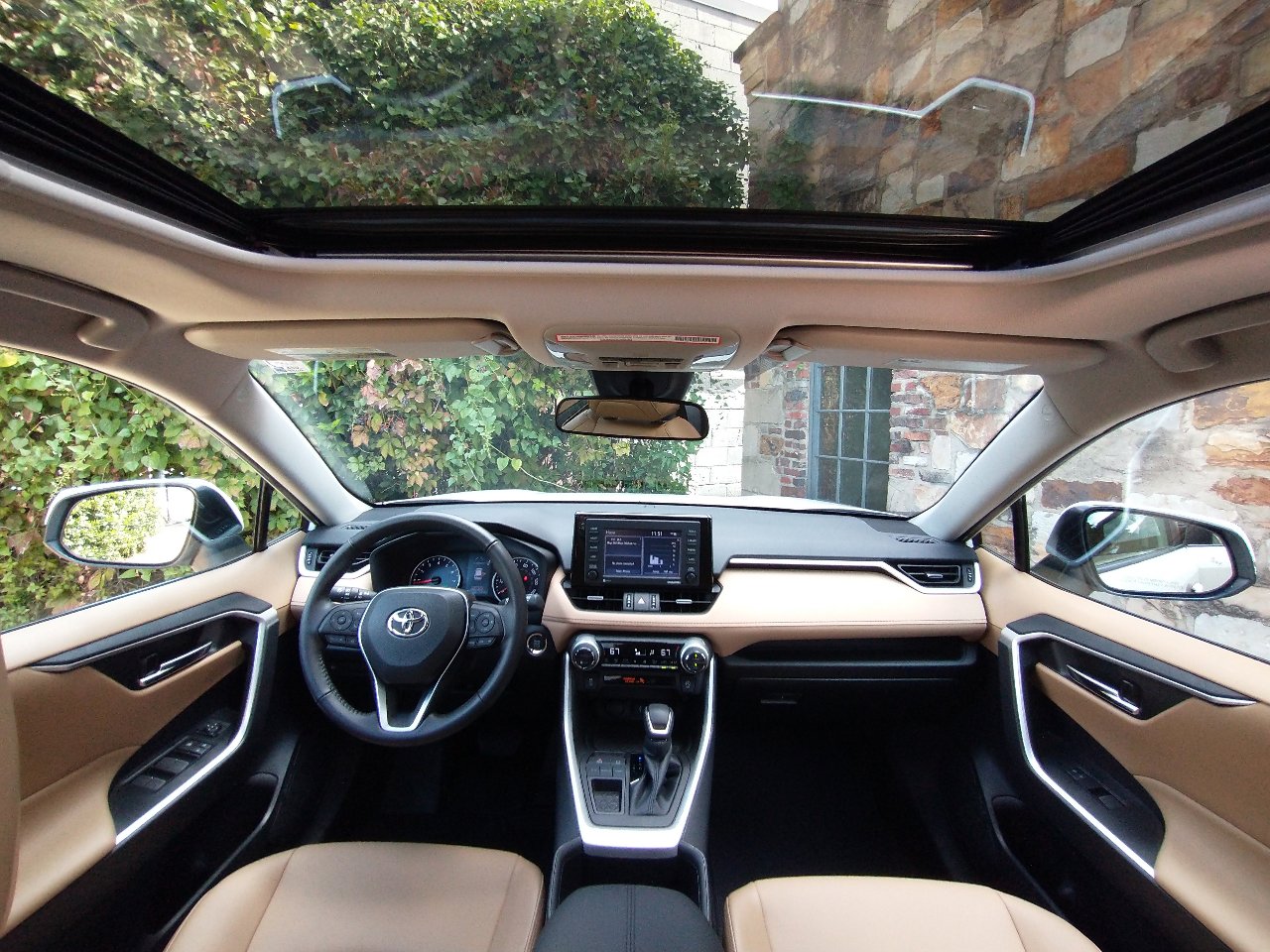 Used 2022 Toyota RAV4 XLE Premium image 56