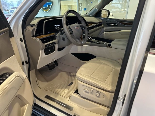 Used 2024 Cadillac Escalade Premium Luxury Platinum image 8
